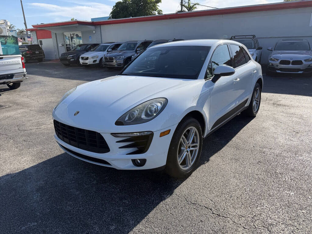 2016 PORSCHE Macan