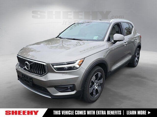 2021 VOLVO XC40