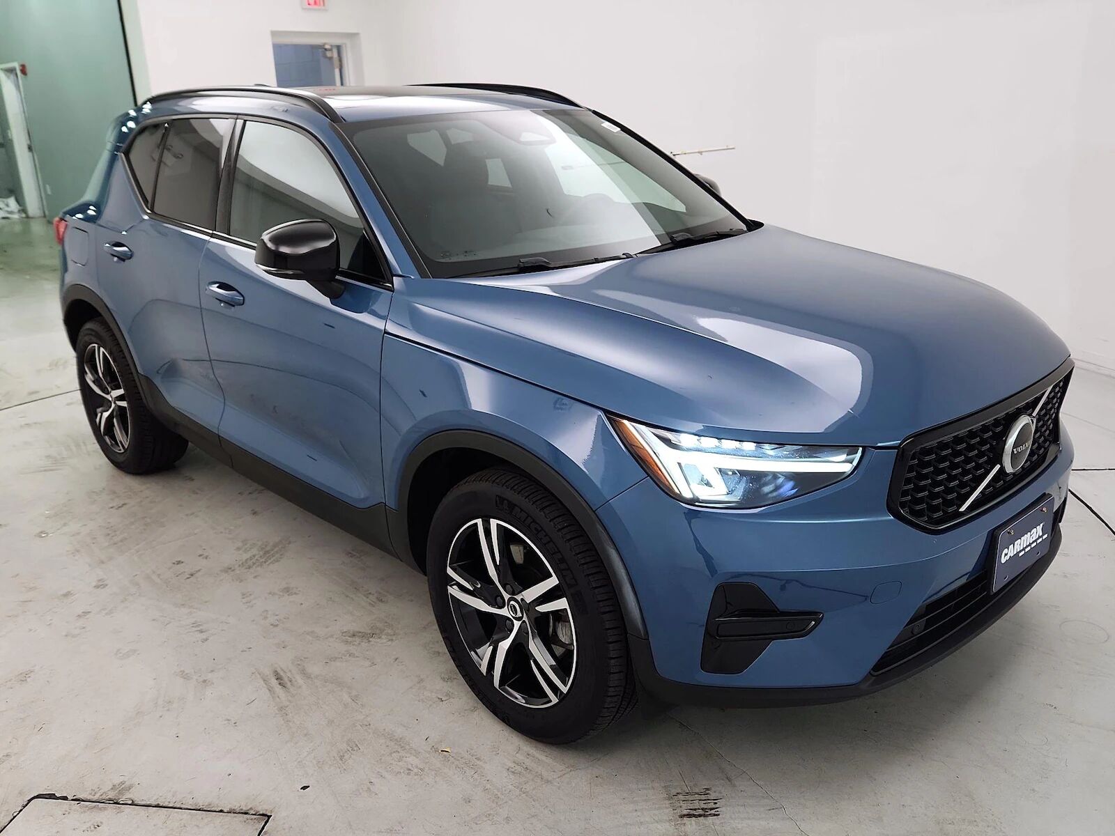 2024 VOLVO XC40