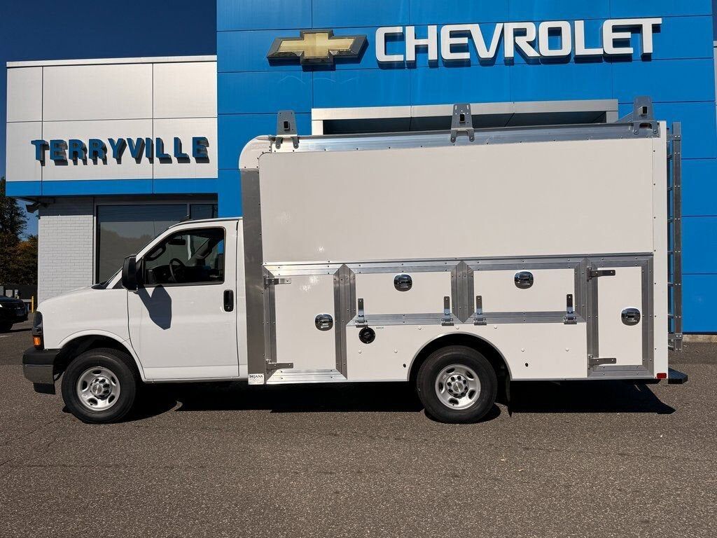 2025 CHEVROLET Express