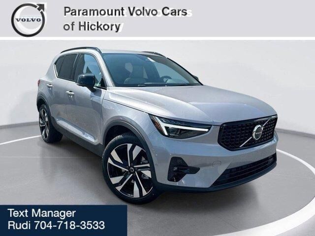 2026 VOLVO XC40