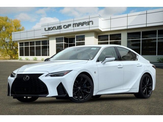 2022 LEXUS IS