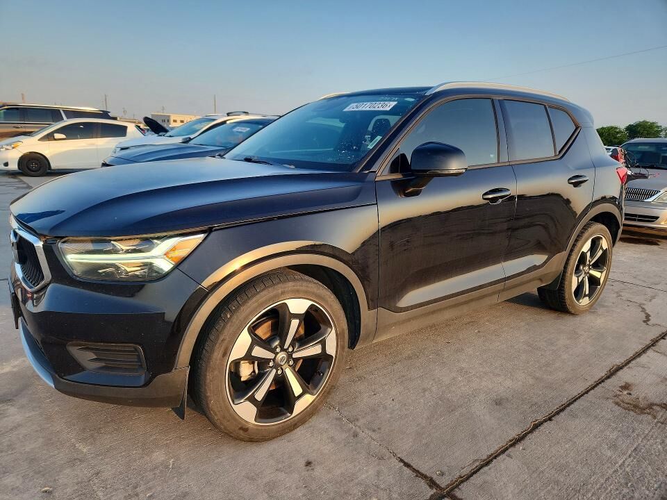 2019 VOLVO XC40
