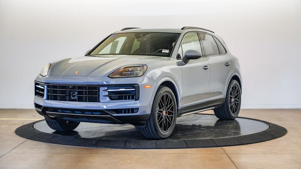 2024 PORSCHE Cayenne