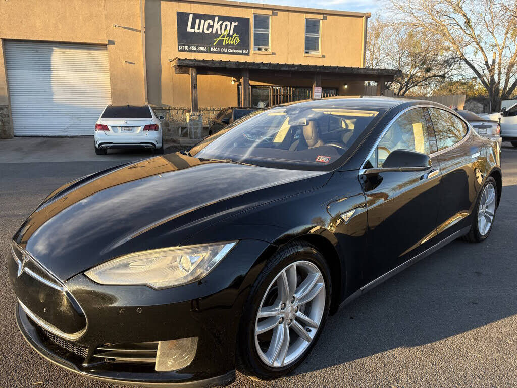 2015 TESLA Model S