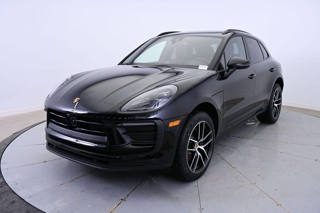 2025 PORSCHE Macan