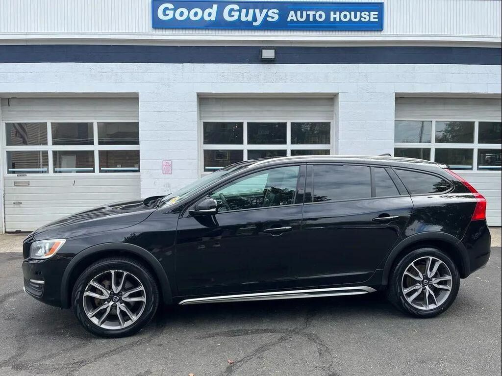 2018 VOLVO V60