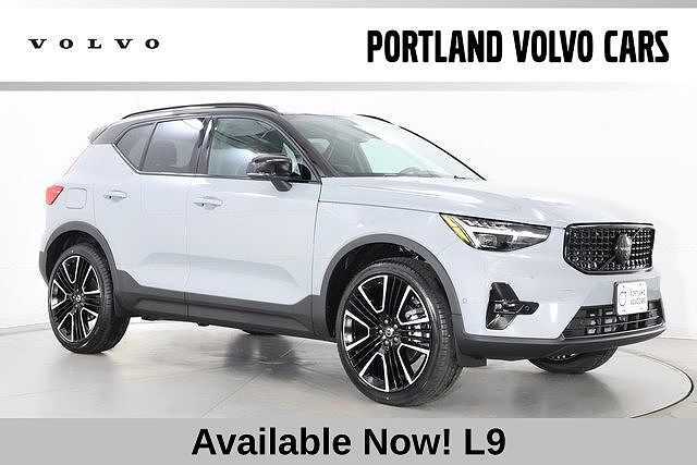 2026 VOLVO XC40