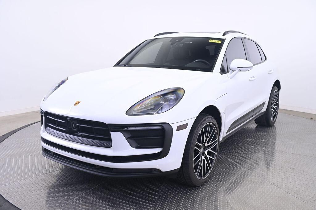 2022 PORSCHE Macan