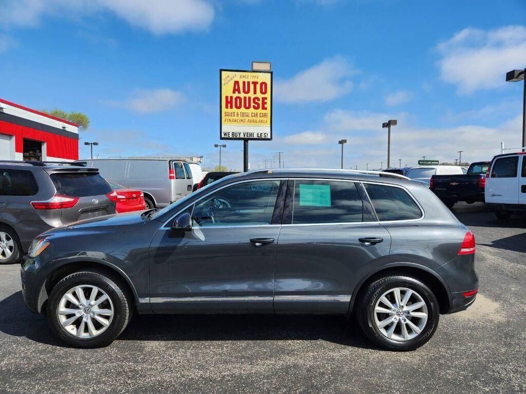 2013 VOLKSWAGEN Touareg