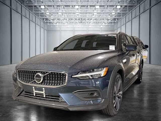 2025 VOLVO V60CC