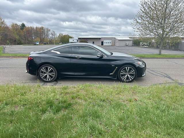 2017 INFINITI Q60