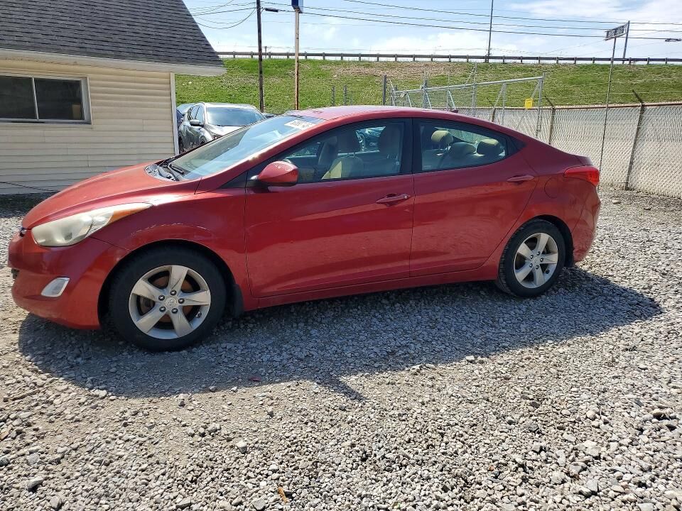 2013 HYUNDAI Elantra