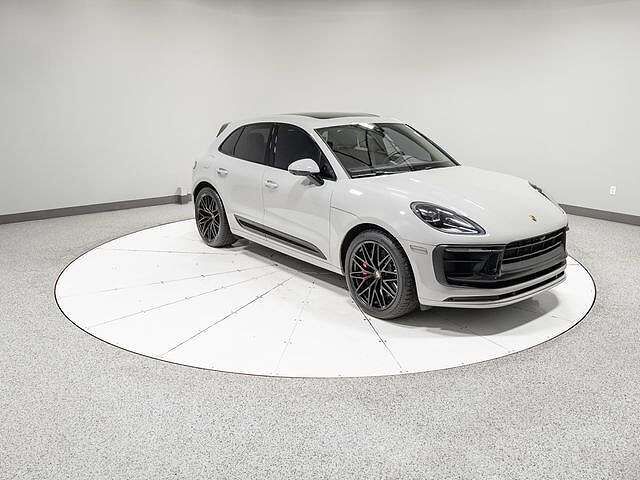 2022 PORSCHE Macan