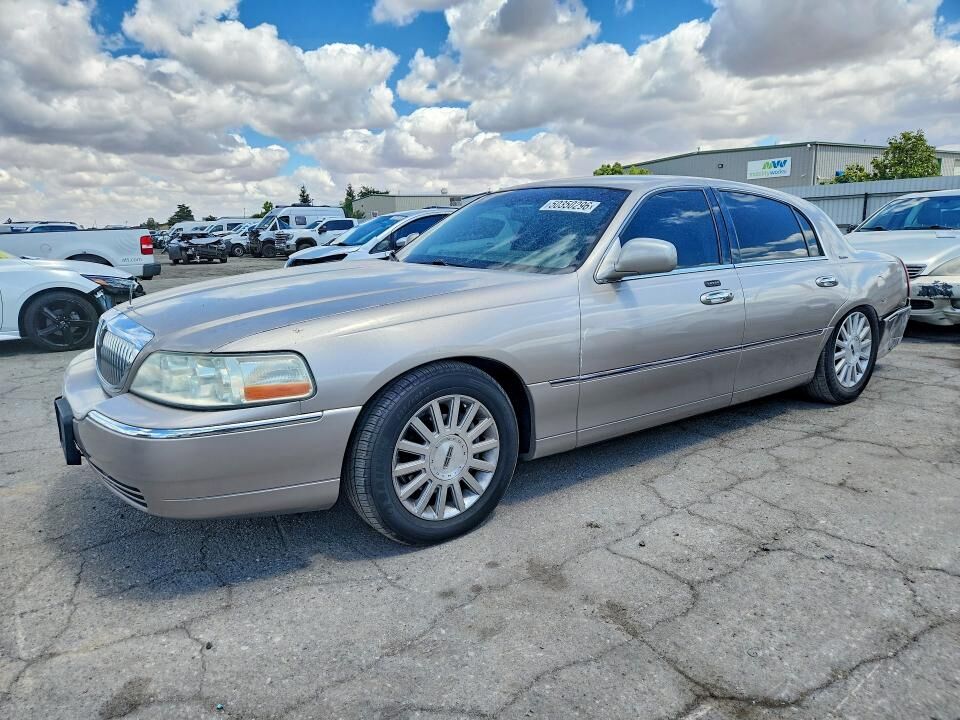 2003 LINCOLN Town Car