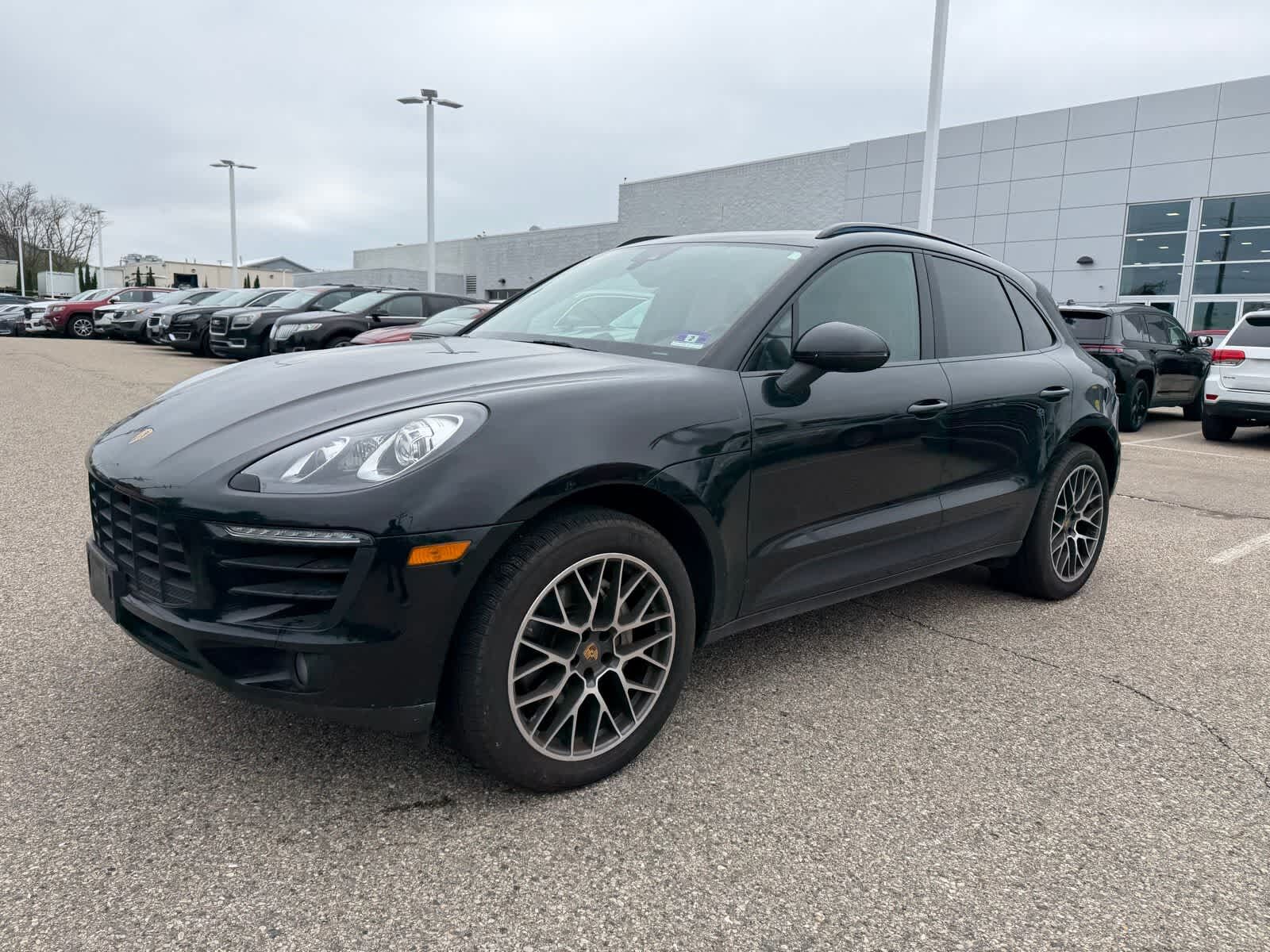 2017 PORSCHE Macan