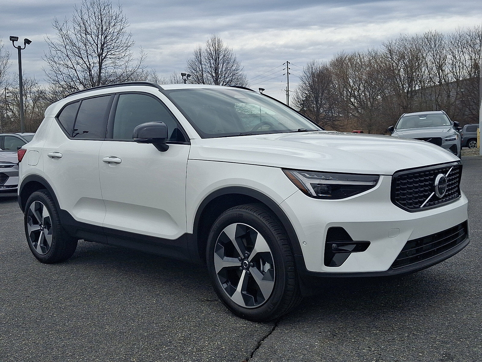 2026 VOLVO XC40