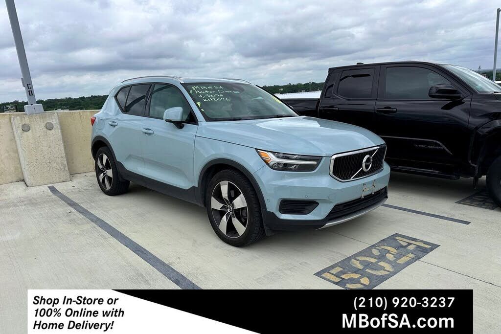 2019 VOLVO XC40