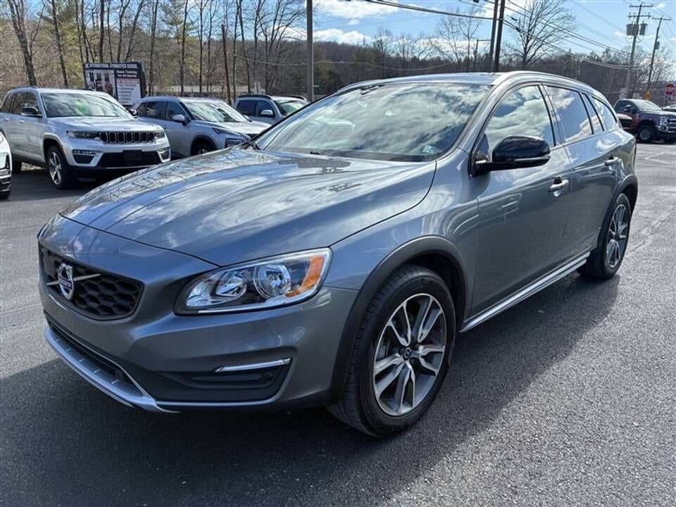 2017 VOLVO V60CC