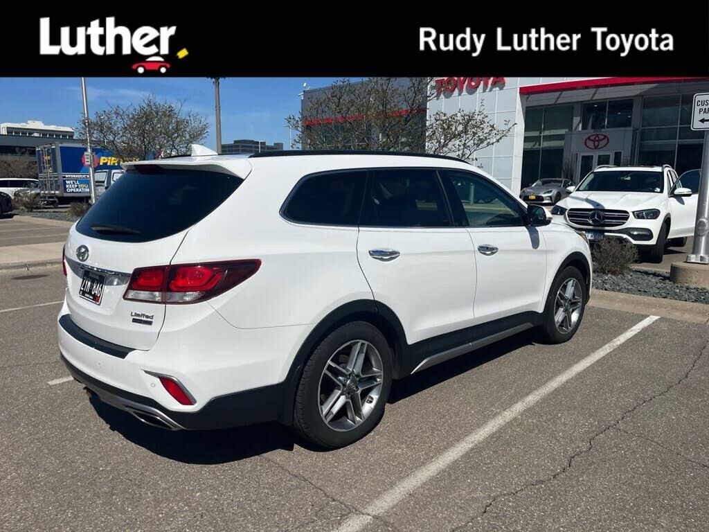 2017 HYUNDAI Santa Fe