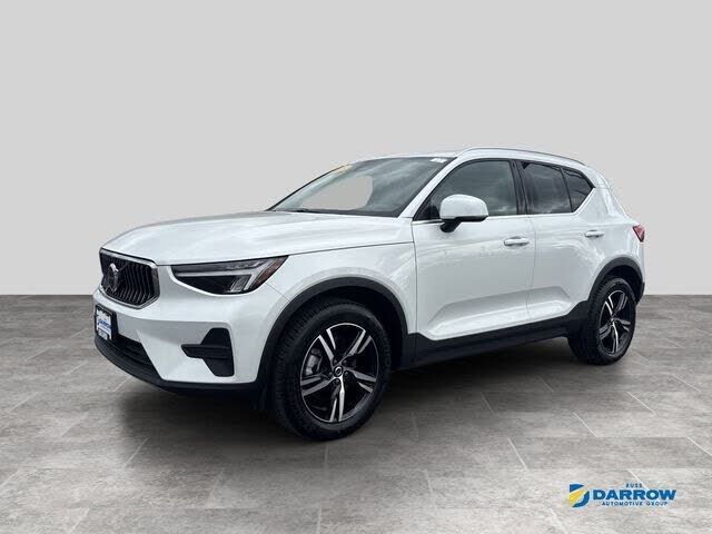 2025 VOLVO XC40