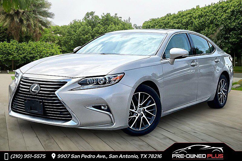 2017 LEXUS ES