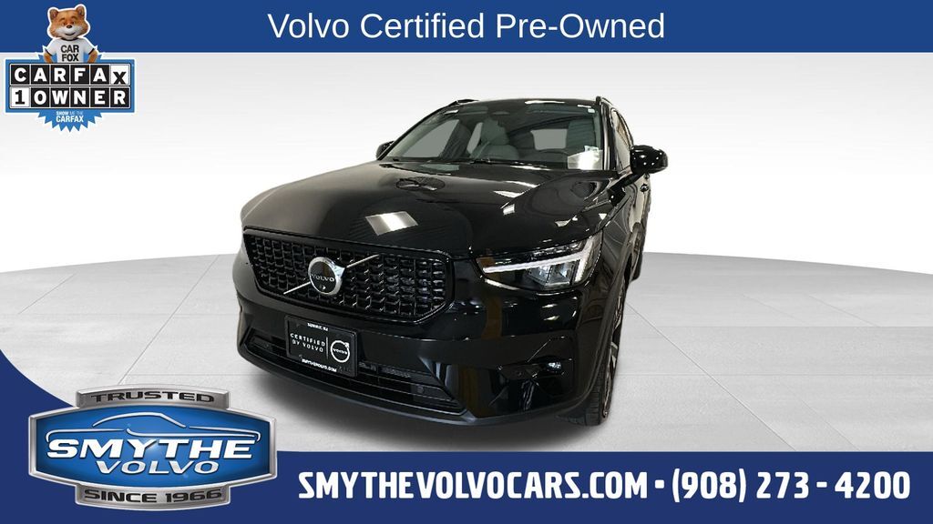 2023 VOLVO XC40
