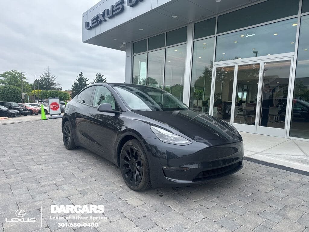 2024 TESLA Model Y