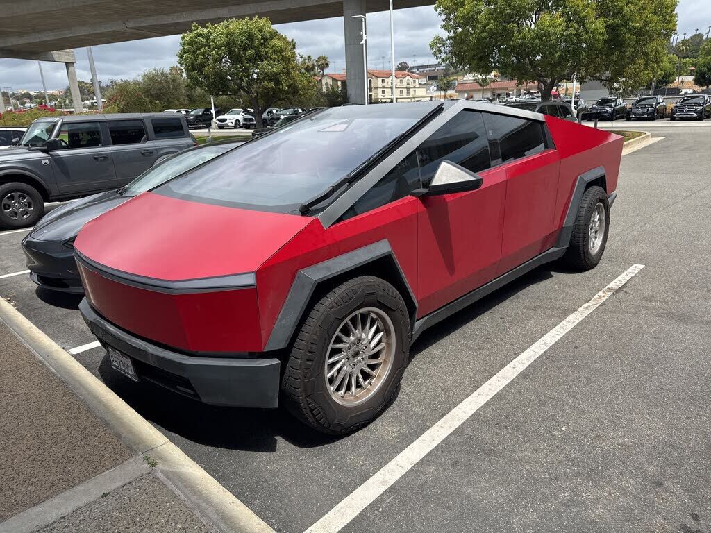 2024 TESLA Cybertruck