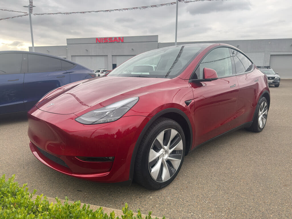 2024 TESLA Model Y