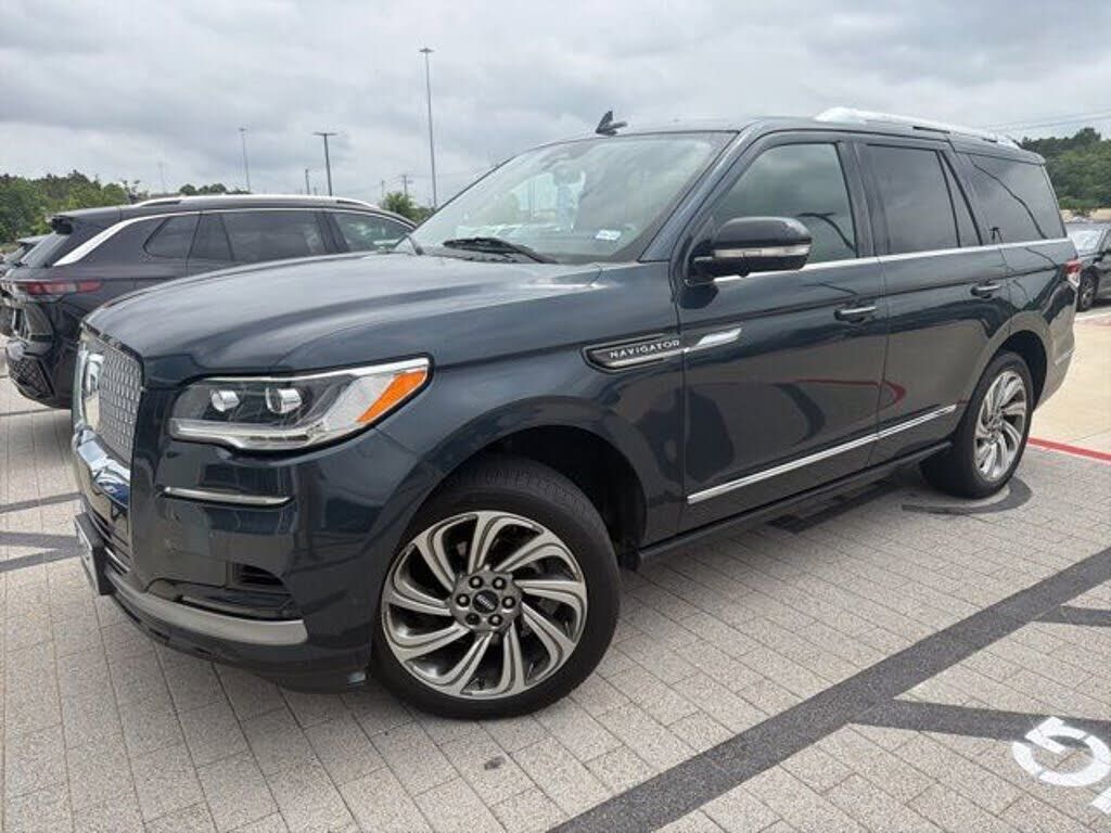 2022 LINCOLN Navigator