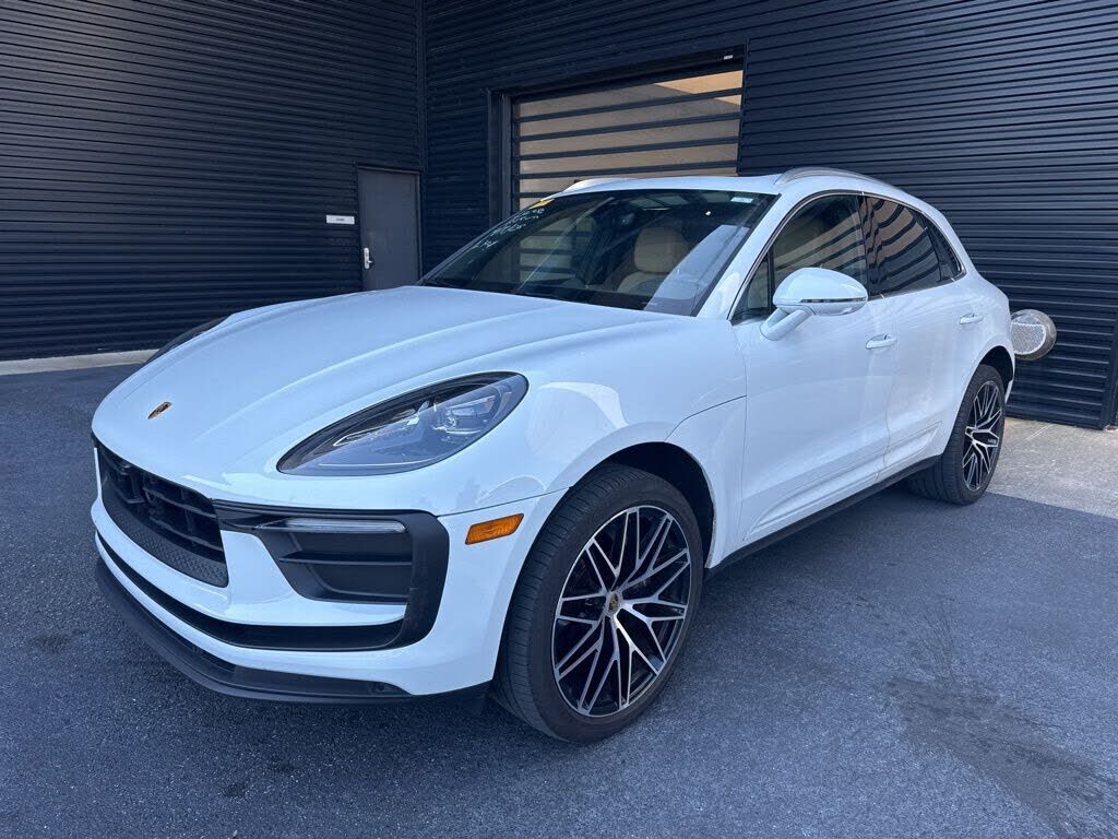 2023 PORSCHE Macan
