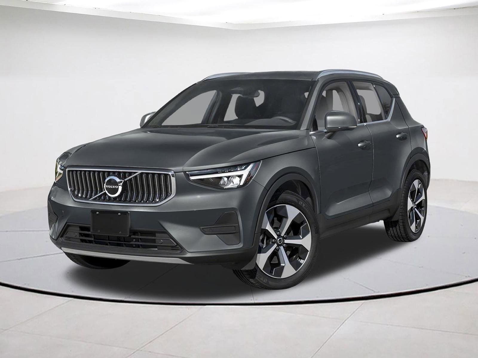 2026 VOLVO XC40