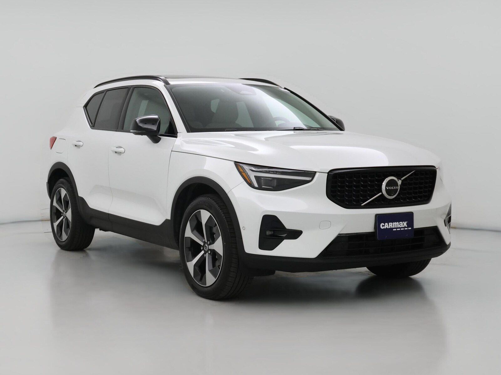 2025 VOLVO XC40
