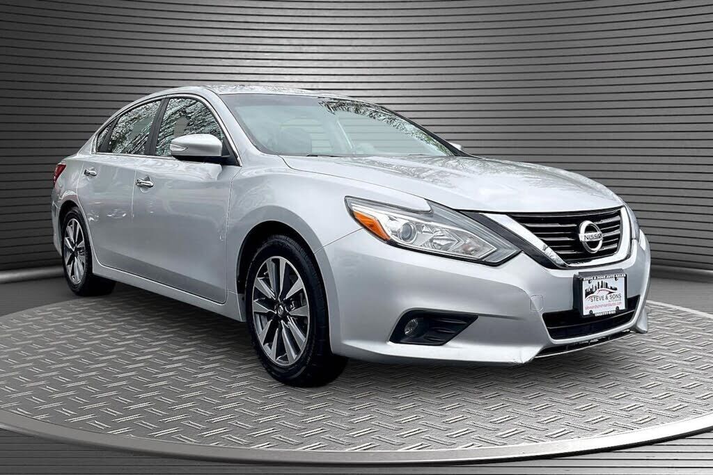 2017 NISSAN Altima