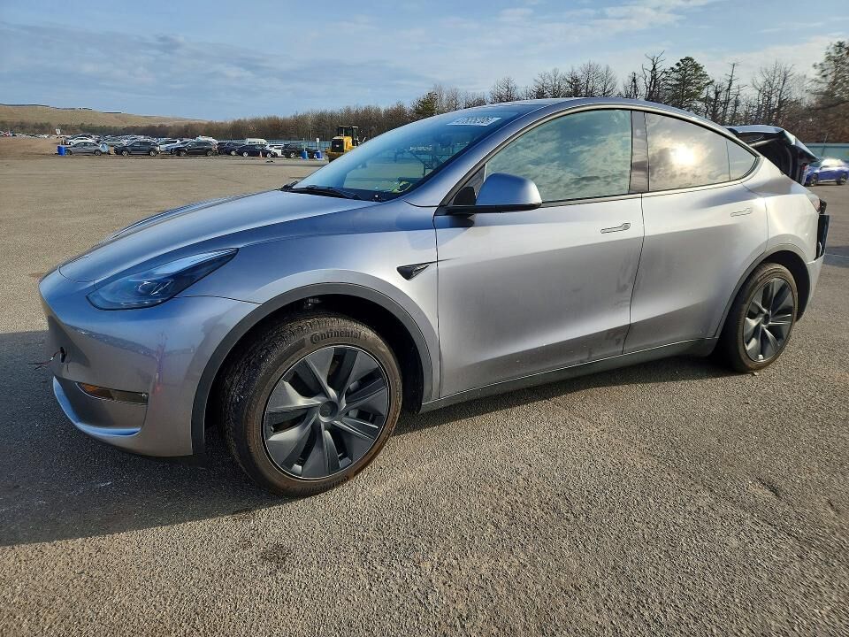 2025 TESLA Model Y
