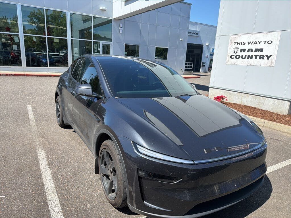 2026 TESLA Model Y