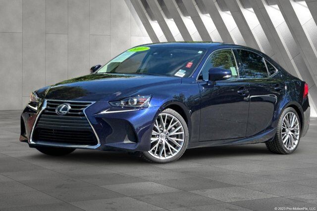 2017 LEXUS IS