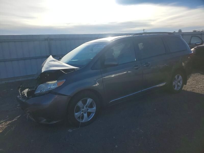 2017 TOYOTA Sienna