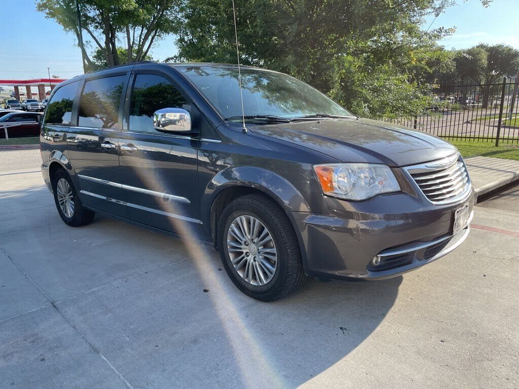 2015 CHRYSLER Town and Country