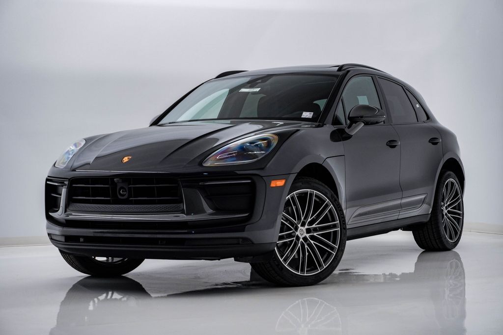 2026 PORSCHE Macan