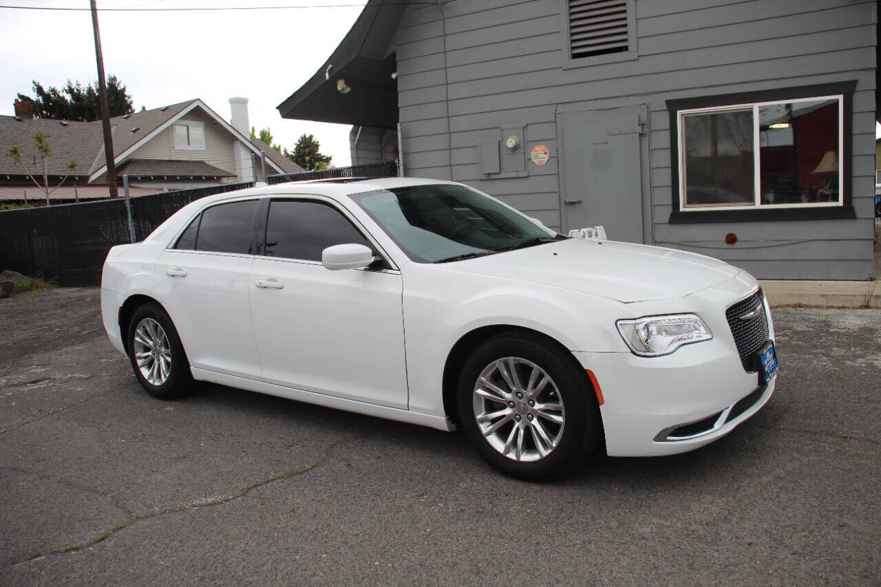 2017 CHRYSLER 300
