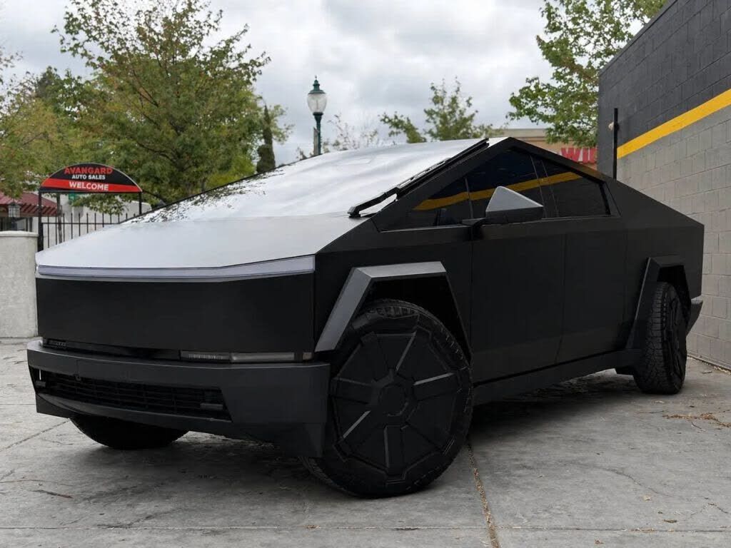 2024 TESLA Cybertruck