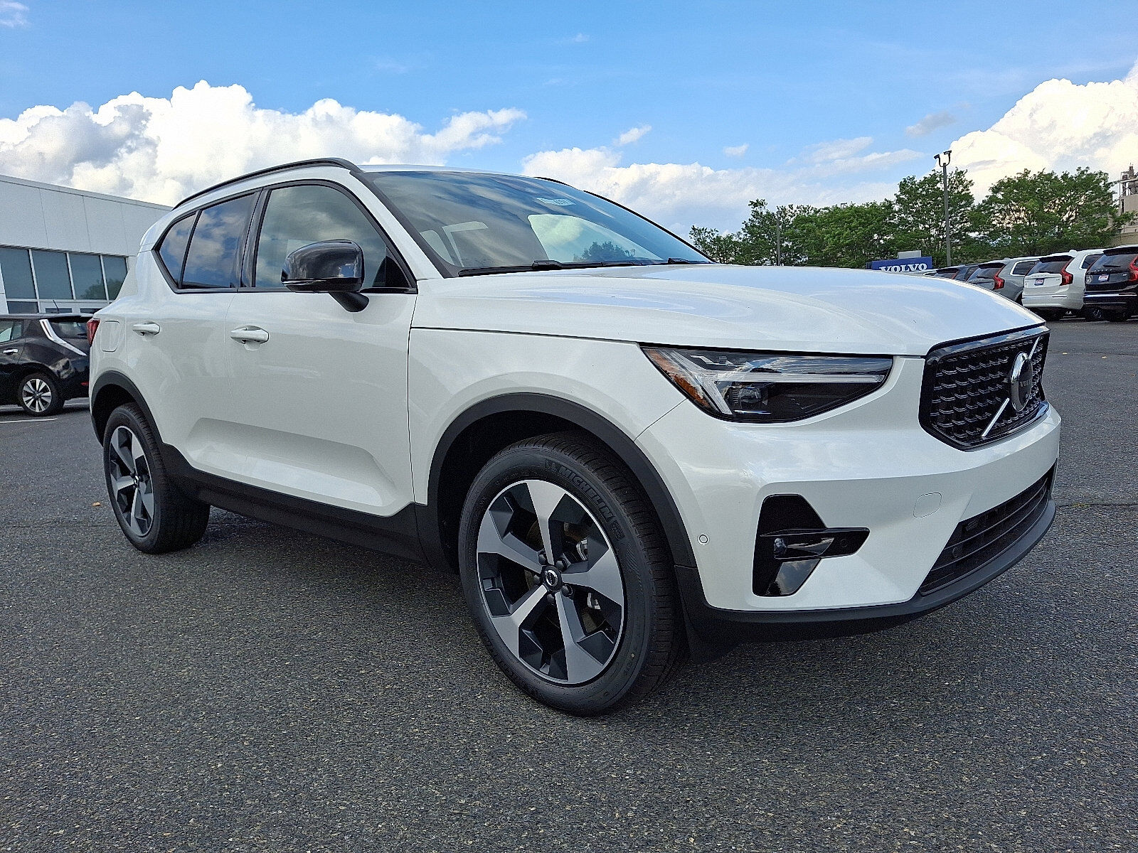 2026 VOLVO XC40