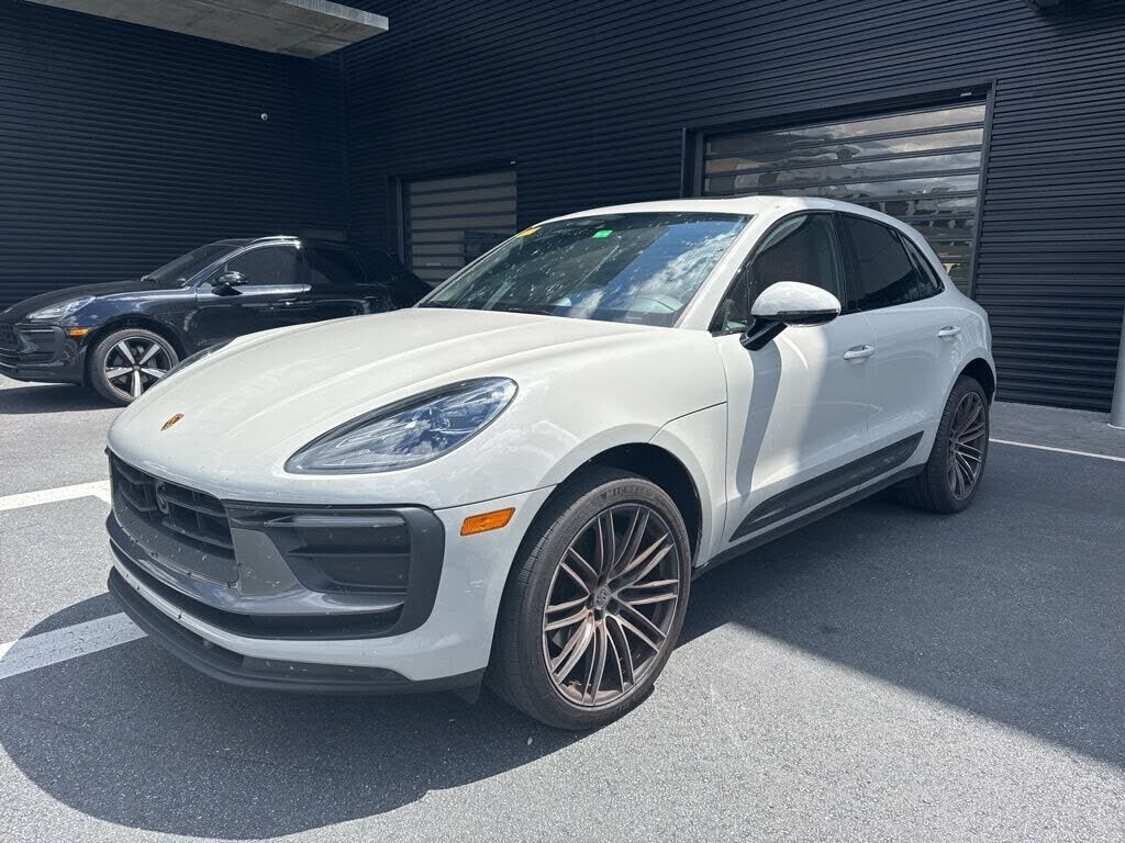 2023 PORSCHE Macan