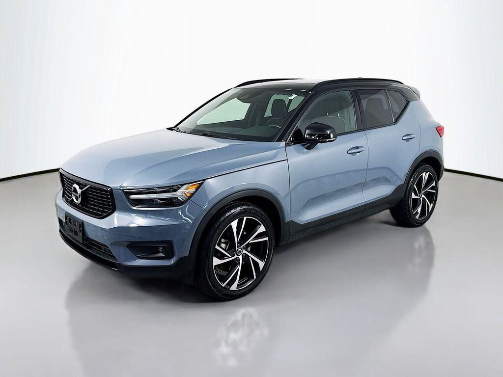 2021 VOLVO XC40
