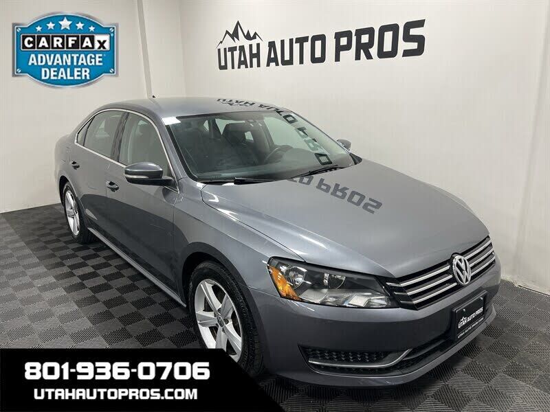 2013 VOLKSWAGEN Passat