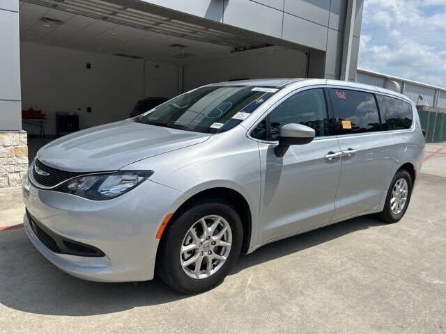 2023 CHRYSLER Voyager