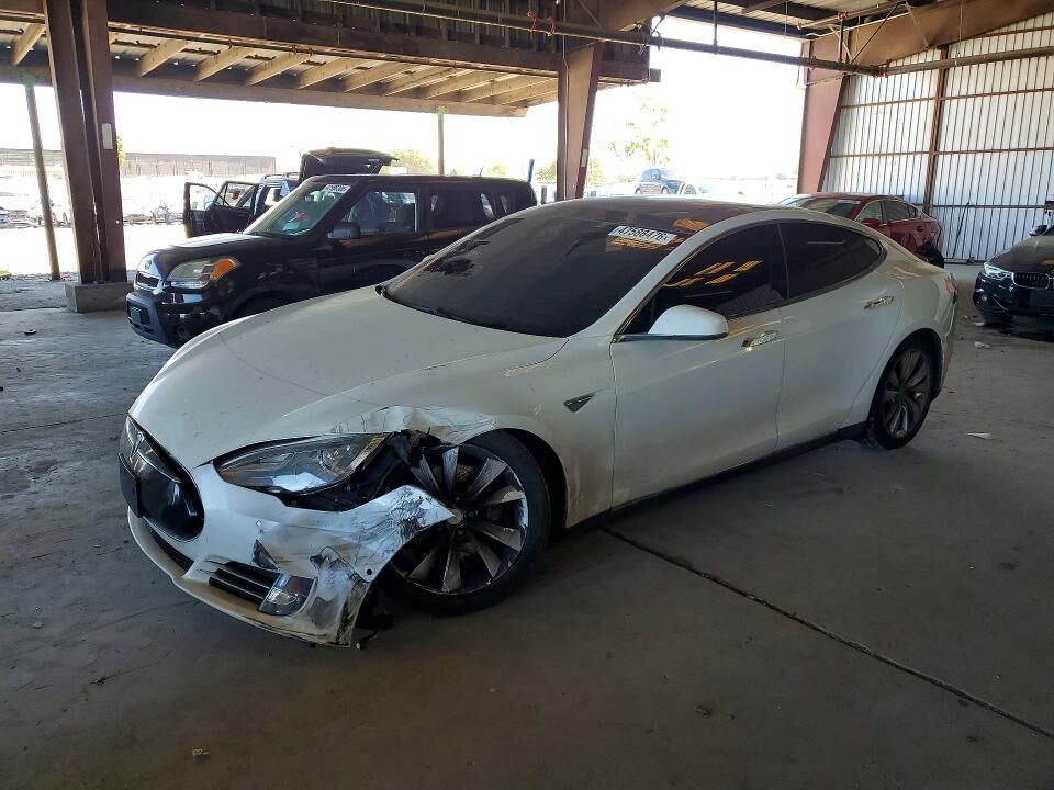 2015 TESLA Model S