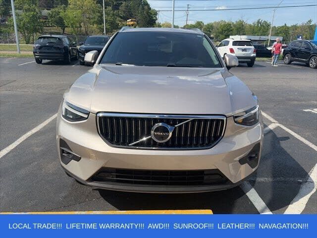 2024 VOLVO XC40
